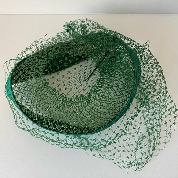 Vintage 1960s Ladies Green Layered Pillbox Fascinator Halo Hat With Net Veil - Picture 5 of 11